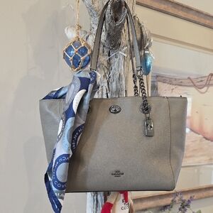 Coach 27 Turnlock CHAIN Tote NWOT Including Authentic Snaphead Scarf